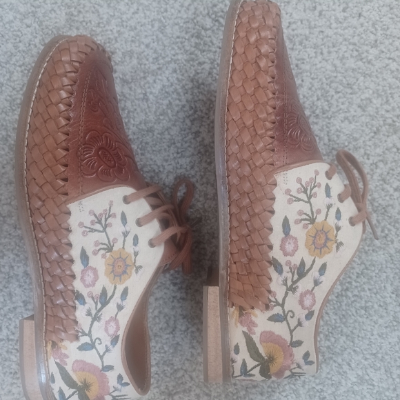 Sundance Laidback London Tooled Leather Coriander Floral Embroidered 39 Boatshoe - Picture 3 of 6
